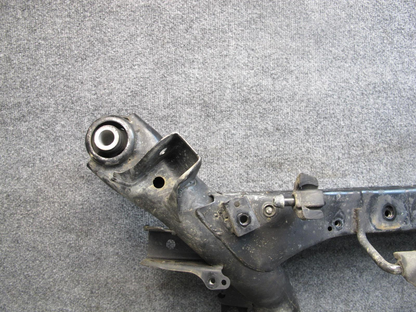 01-05 Lexus JCE10L IS300 Rear Suspension Crossmember Sub Frame Subframe OEM