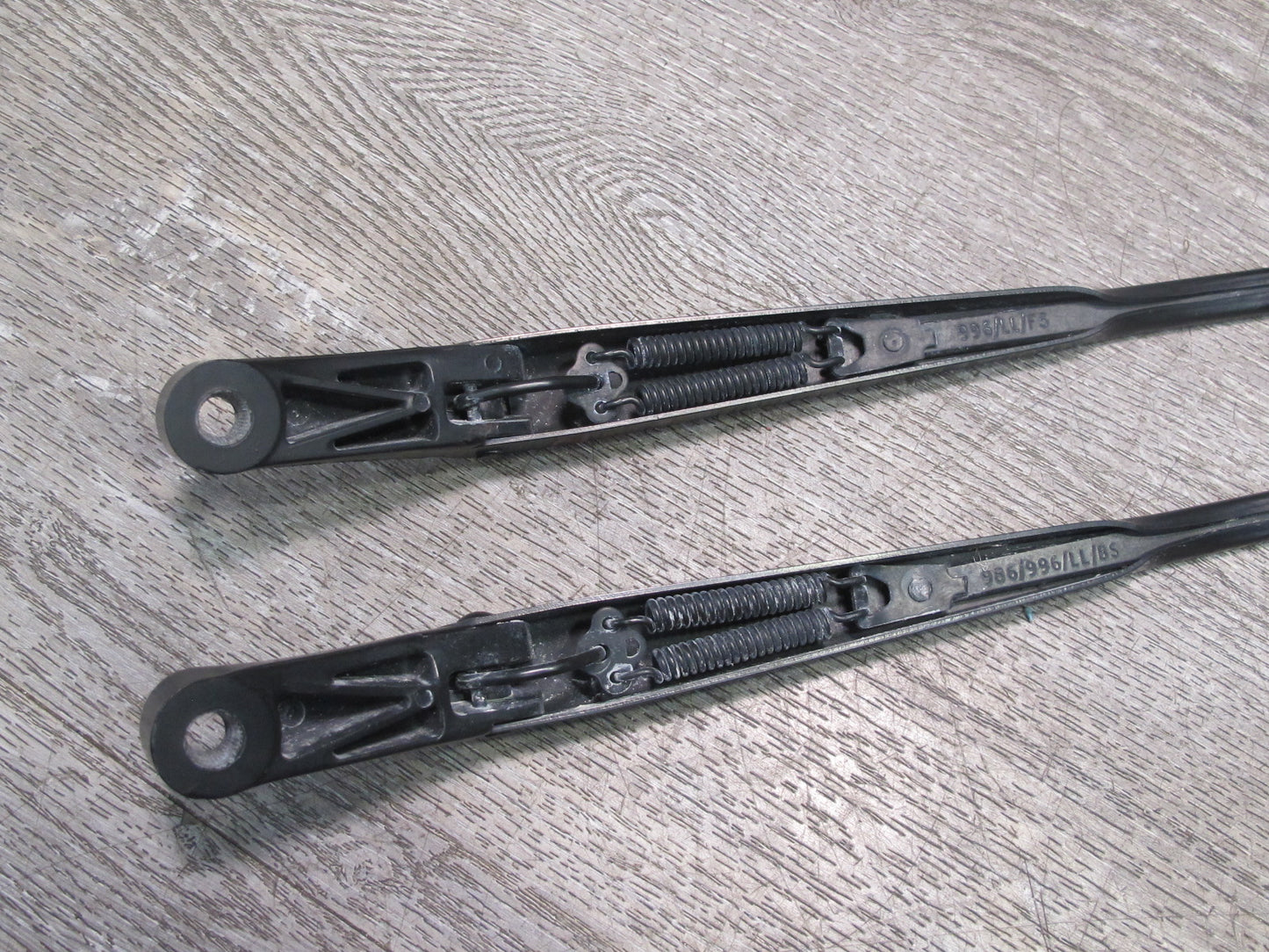 1999-2005 Porsche 911 Carrera 996 Front Left Right Side Windshield Wiper Arm Set