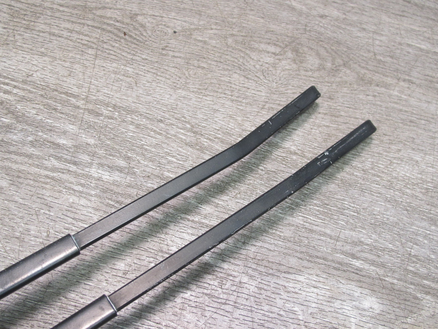 1999-2005 Porsche 911 Carrera 996 Front Left Right Side Windshield Wiper Arm Set