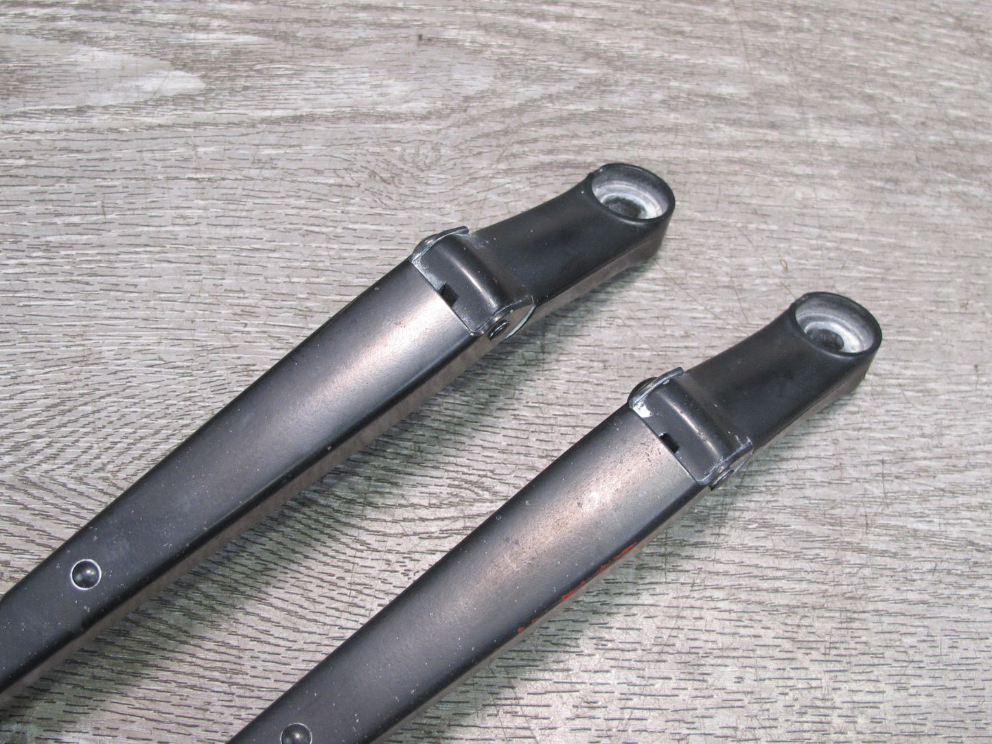 1999-2005 Porsche 911 Carrera 996 Front Left Right Side Windshield Wiper Arm Set