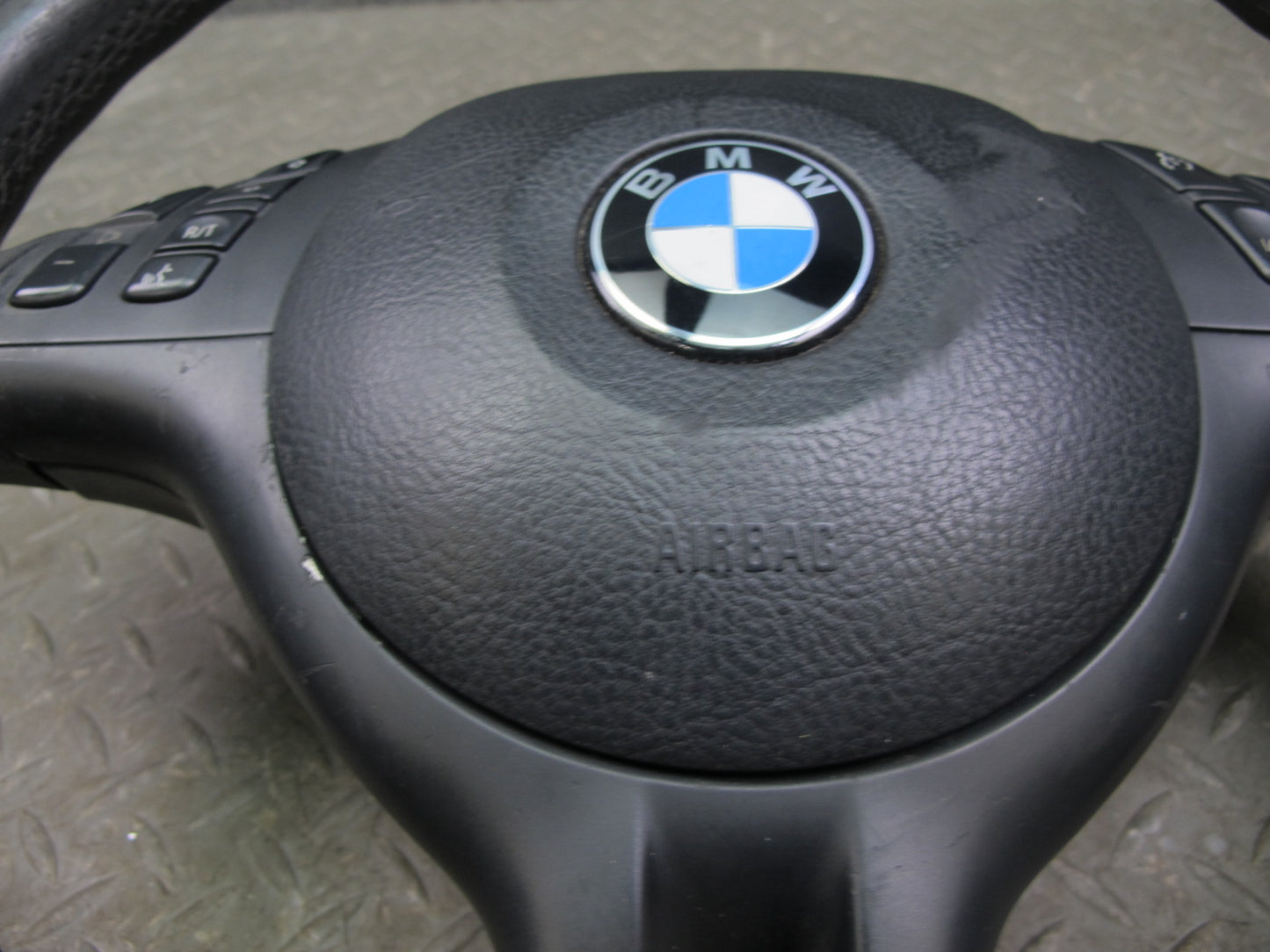 01-06 BMW E46 FRONT LEFT DRIVER SIDE SPORT STEERING WHEEL W/ SRS AIRBAG OEM