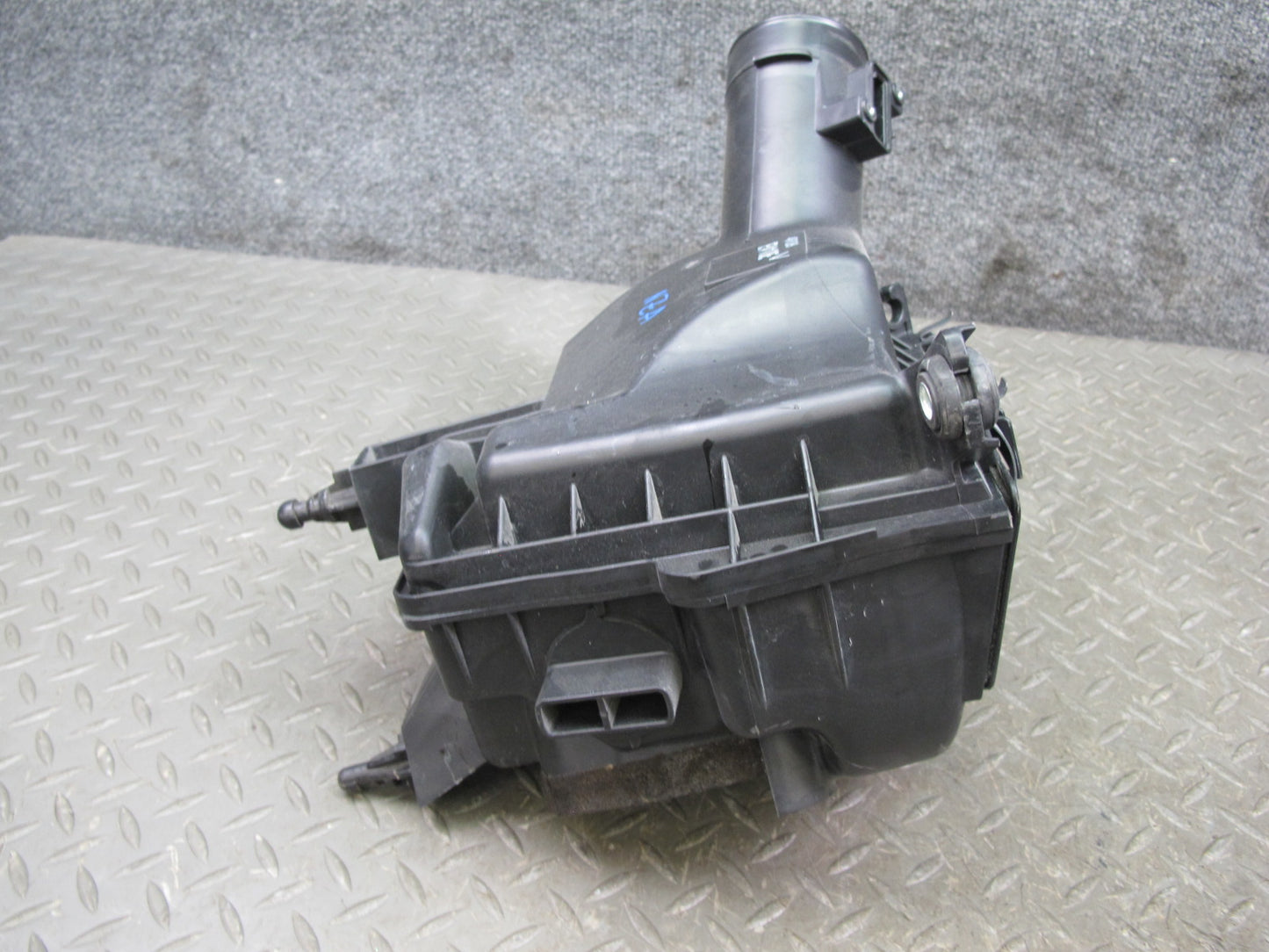 09-20 Nissan Z34 370Z Right Air Intake Cleaner Filter Box Assembly OEM