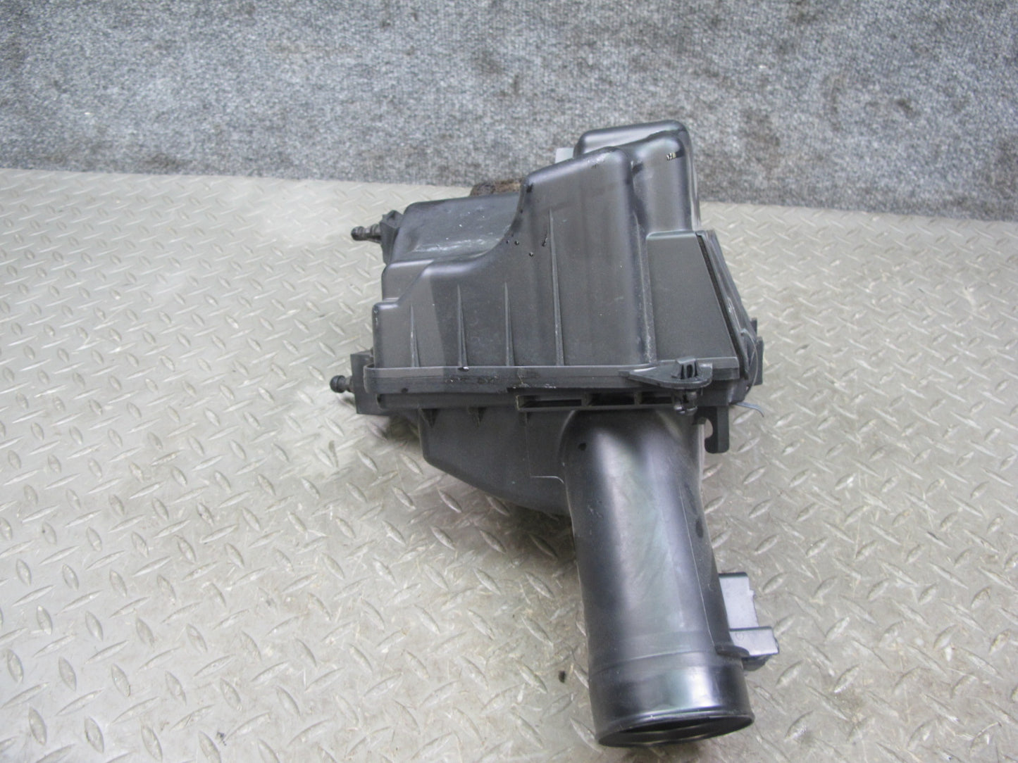 09-20 Nissan Z34 370Z Right Air Intake Cleaner Filter Box Assembly OEM