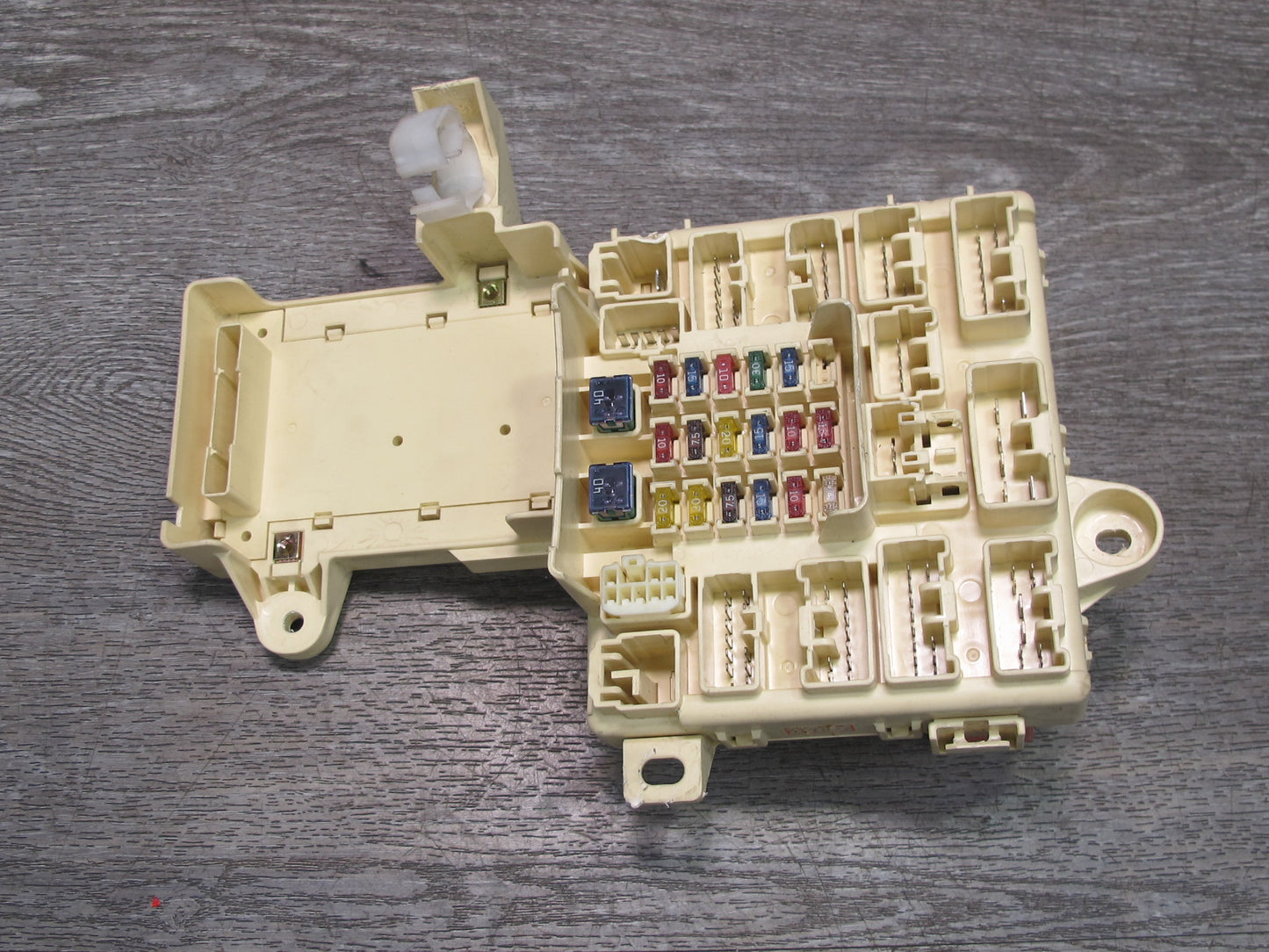 01-05 Lexus JCE10L IS300 Left Junction Fuse Relay Box OEM
