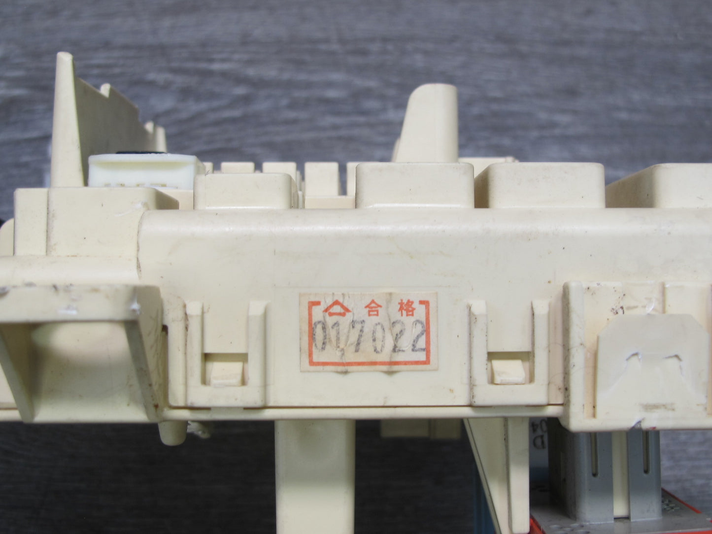 01-05 Lexus JCE10L IS300 Left Junction Fuse Relay Box OEM
