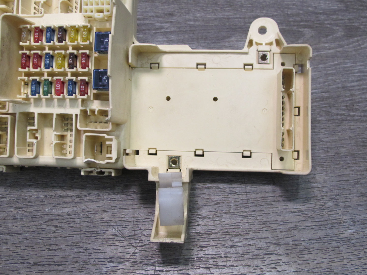 01-05 Lexus JCE10L IS300 Left Junction Fuse Relay Box OEM