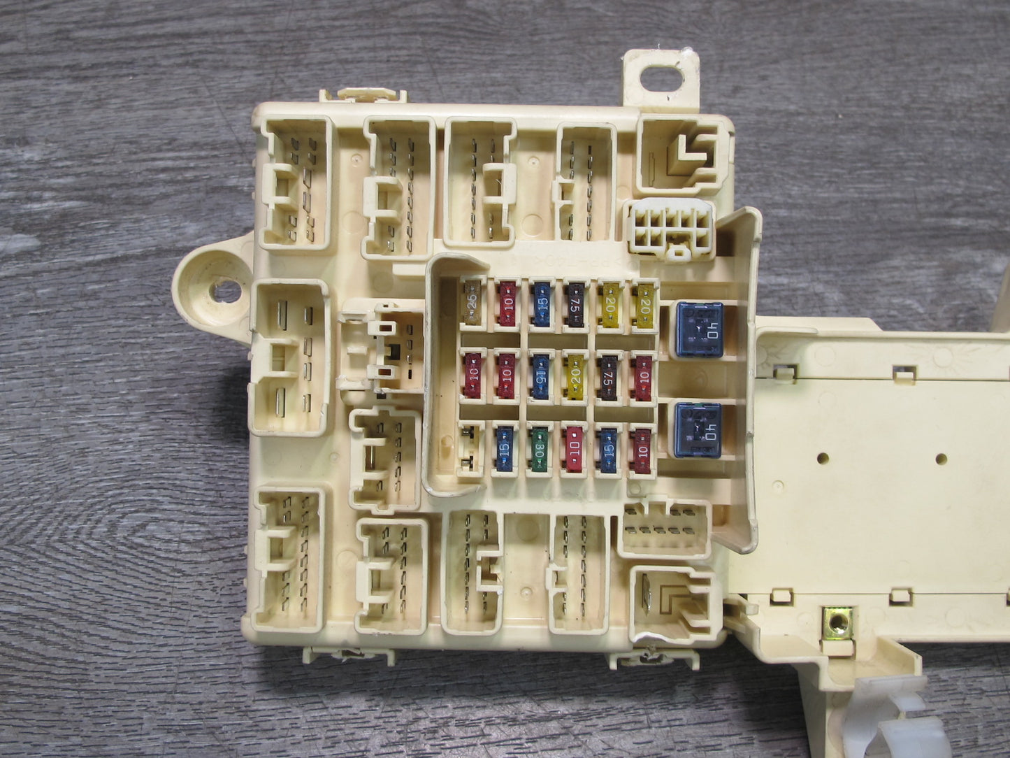 01-05 Lexus JCE10L IS300 Left Junction Fuse Relay Box OEM
