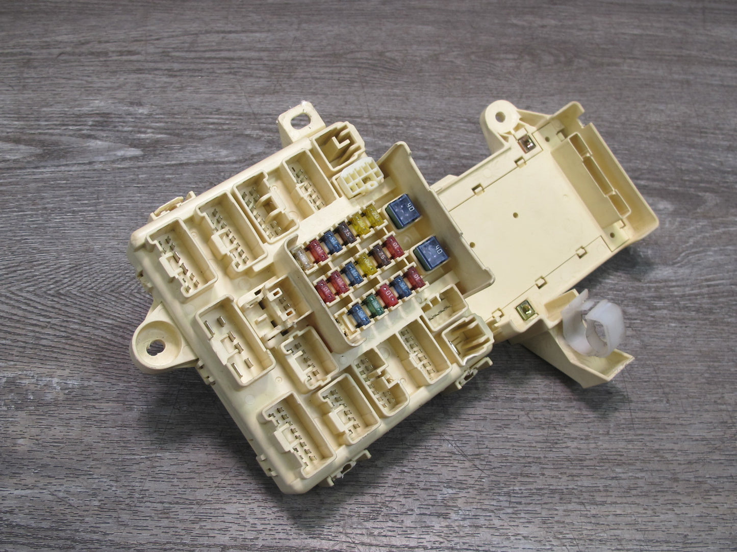 01-05 Lexus JCE10L IS300 Left Junction Fuse Relay Box OEM