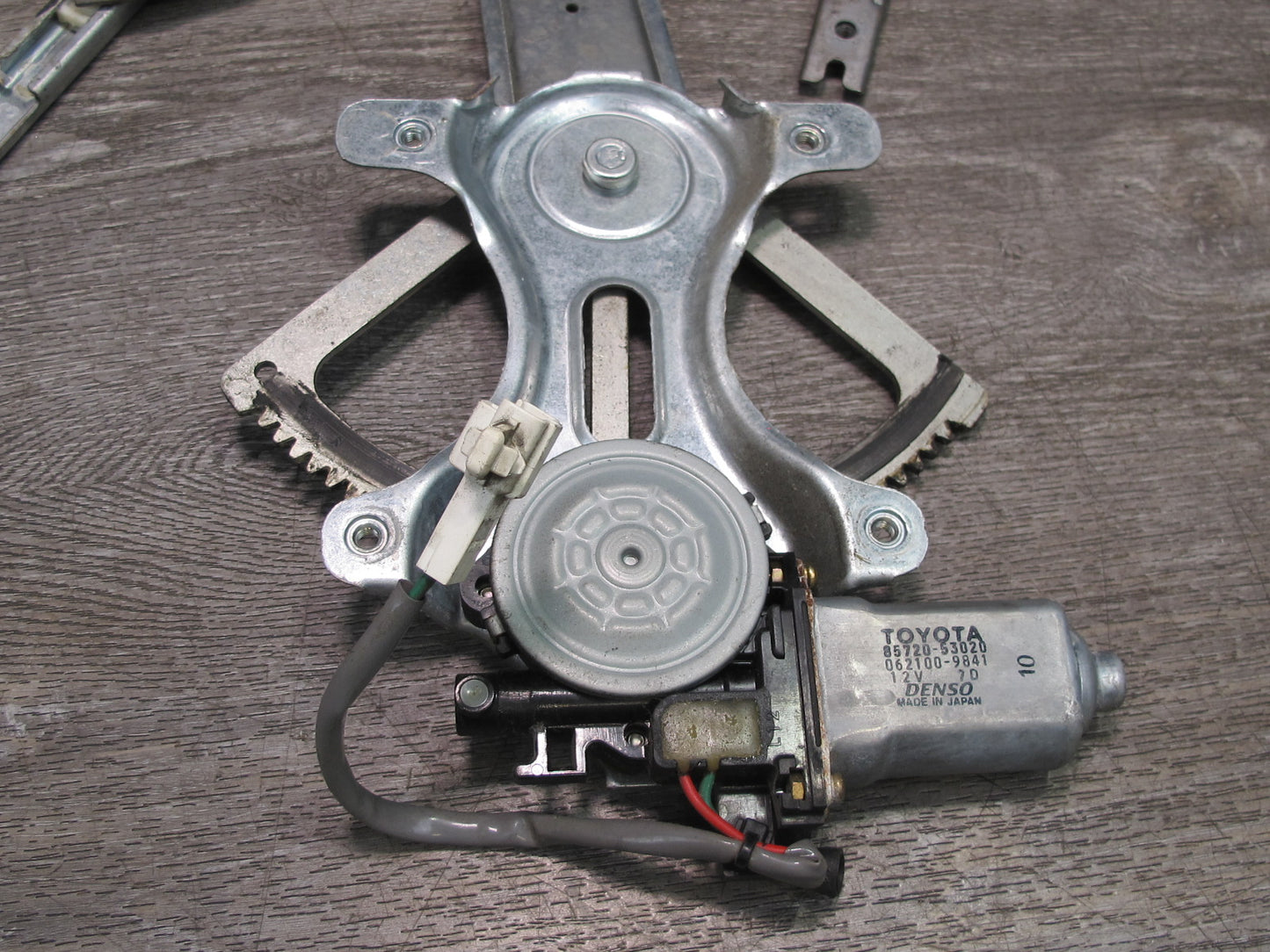 01-05 Lexus JCE10L IS300 Front Right Passenger Door Window Regulator w Motor OEM