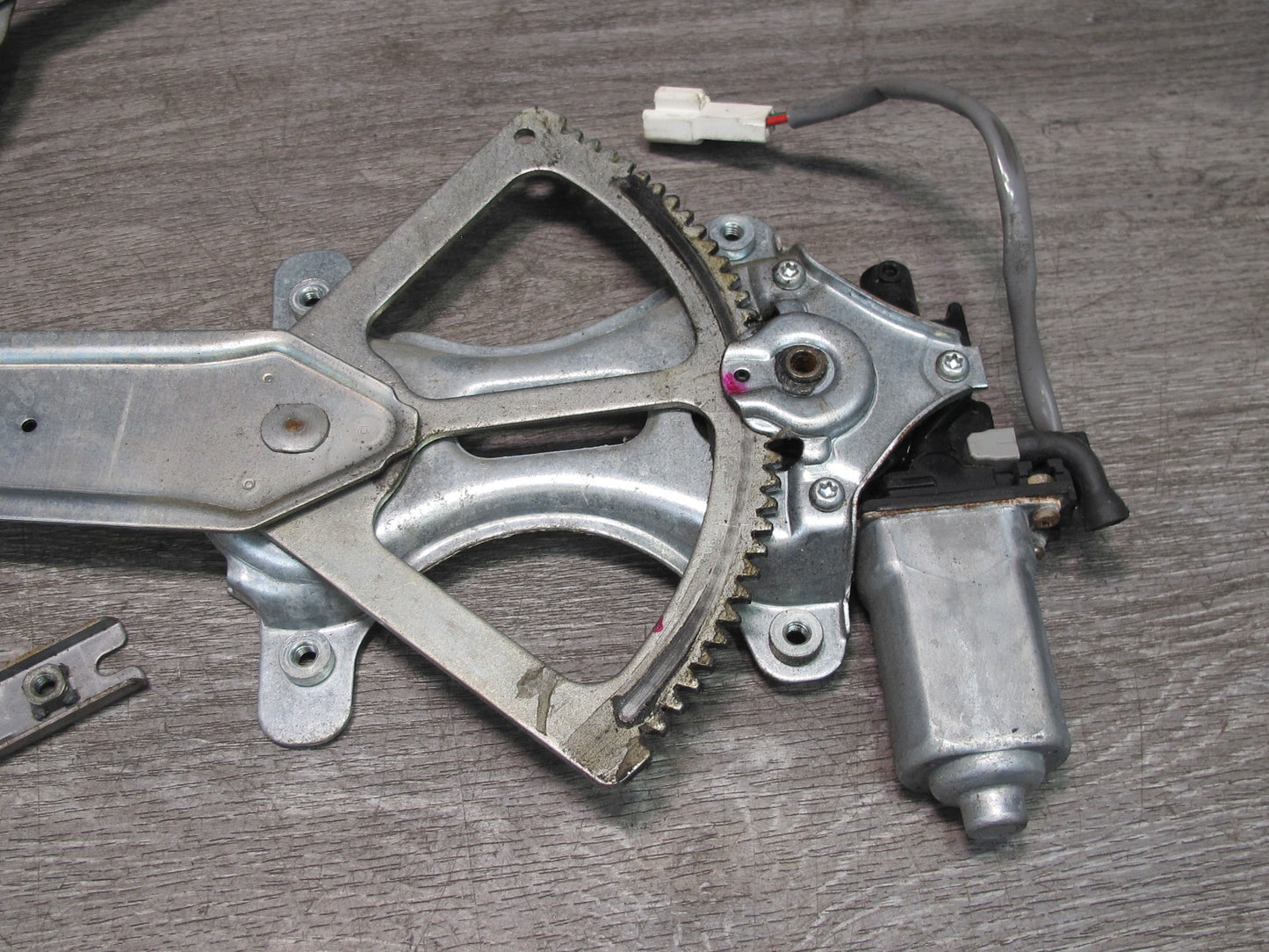 01-05 Lexus JCE10L IS300 Front Right Passenger Door Window Regulator w Motor OEM