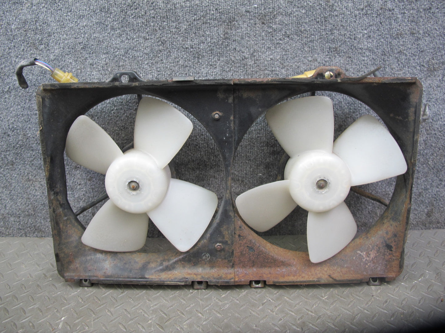 85-86 Toyota MR2 4AGELC A/T Engine Radiator Dual Cooling Fan Motor Shroud OEM