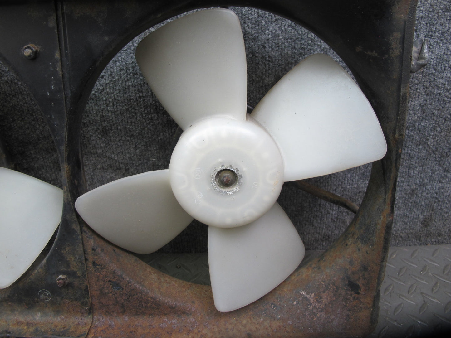 85-86 Toyota MR2 4AGELC A/T Engine Radiator Dual Cooling Fan Motor Shroud OEM