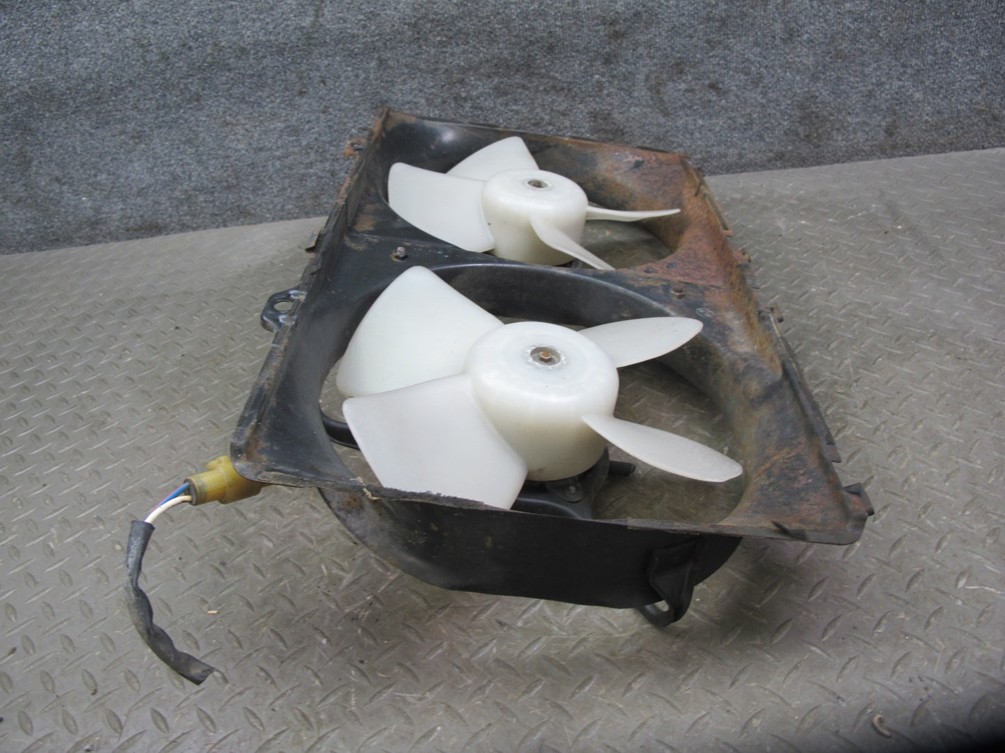 85-86 Toyota MR2 4AGELC A/T Engine Radiator Dual Cooling Fan Motor Shroud OEM