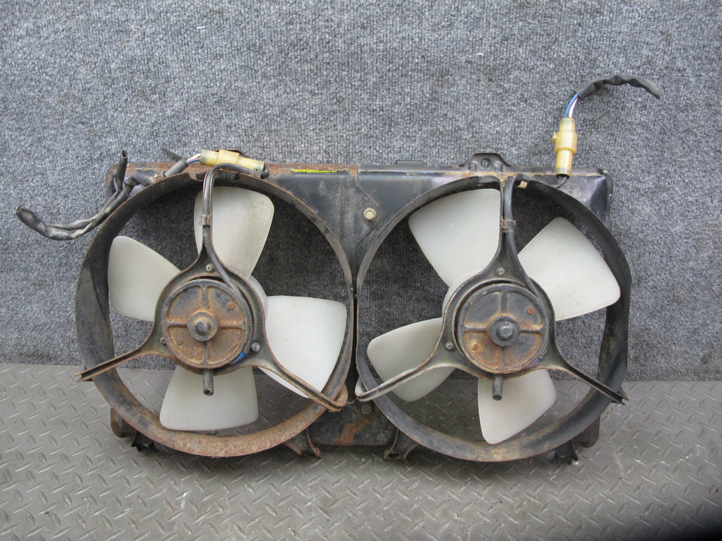 85-86 Toyota MR2 4AGELC A/T Engine Radiator Dual Cooling Fan Motor Shroud OEM