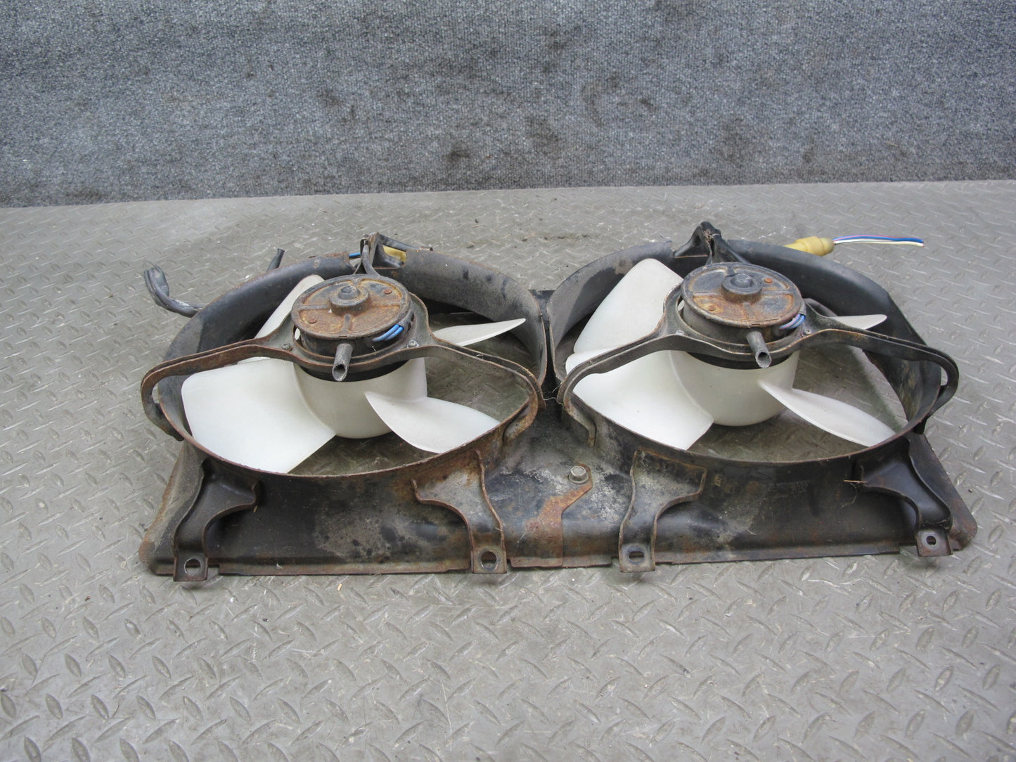 85-86 Toyota MR2 4AGELC A/T Engine Radiator Dual Cooling Fan Motor Shroud OEM