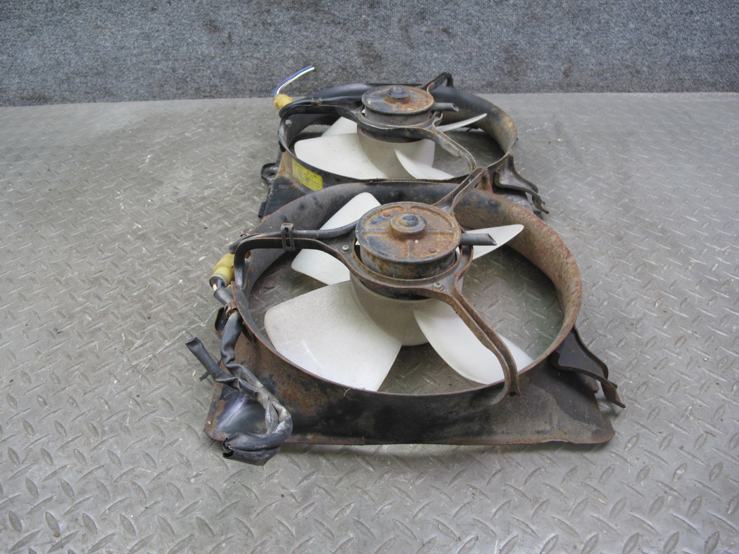 85-86 Toyota MR2 4AGELC A/T Engine Radiator Dual Cooling Fan Motor Shroud OEM