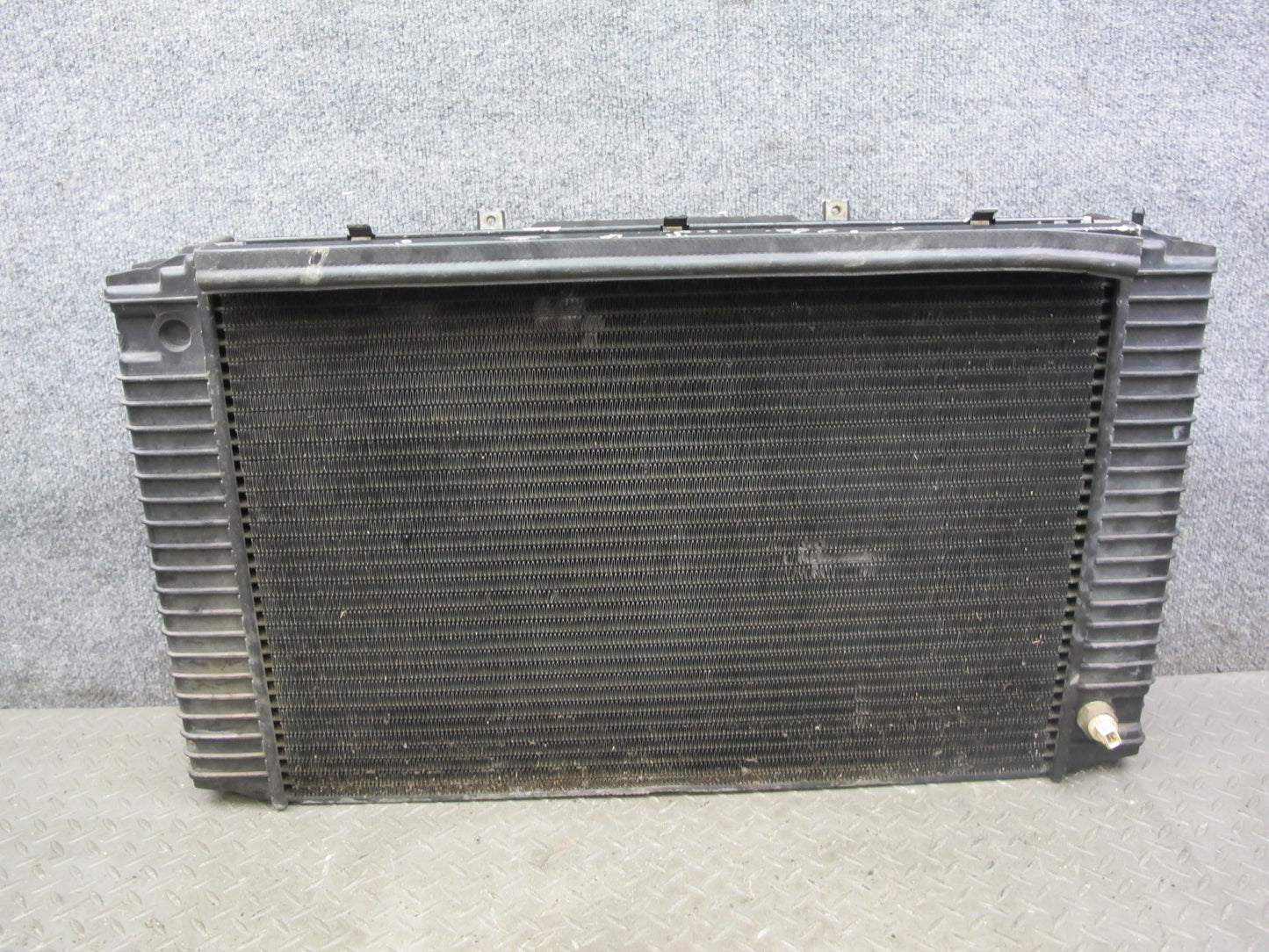 1987-1989 Porsche 928 S4 5.0L M/T Engine Motor Cooling Radiator 92810604400