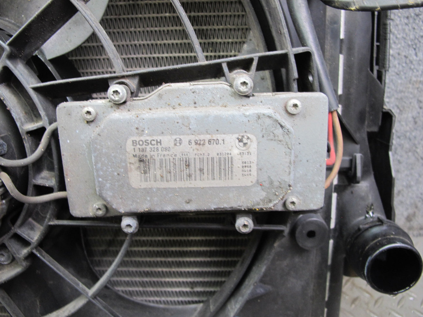 03-06 BMW E46 M54 MT Engine Radiator A/C Condenser Oil Cooler Fan Shroud Set OEM
