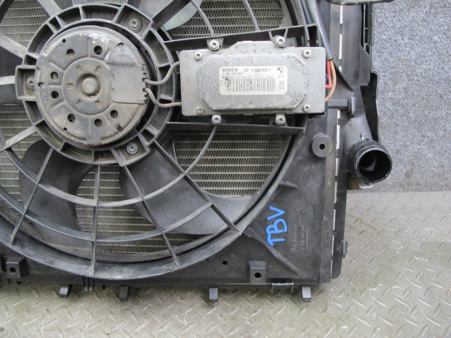 03-06 BMW E46 M54 MT Engine Radiator A/C Condenser Oil Cooler Fan Shroud Set OEM