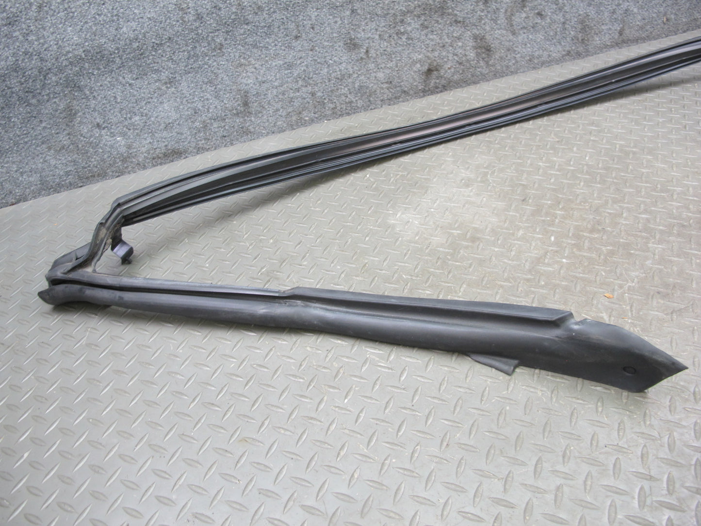 10-19 Nissan 370Z Convertible Windshield LET & Right Door Weatherstrip Set OEM
