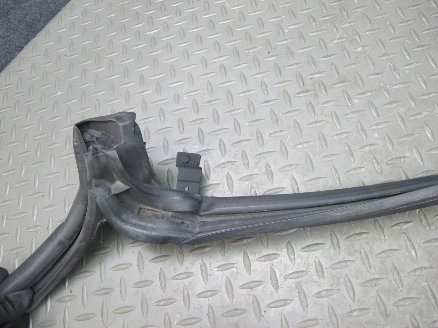 10-19 Nissan 370Z Convertible Windshield LET & Right Door Weatherstrip Set OEM