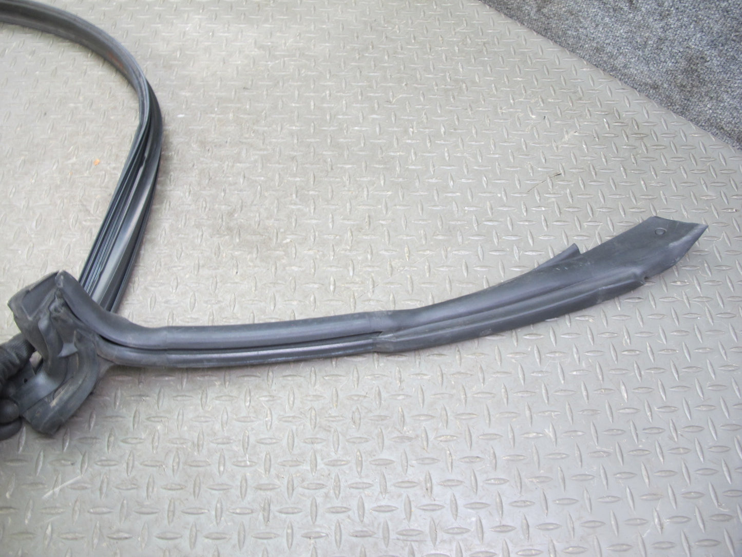 10-19 Nissan 370Z Convertible Windshield LET & Right Door Weatherstrip Set OEM