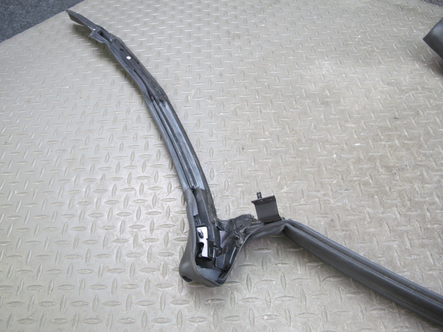 10-19 Nissan 370Z Convertible Windshield LET & Right Door Weatherstrip Set OEM
