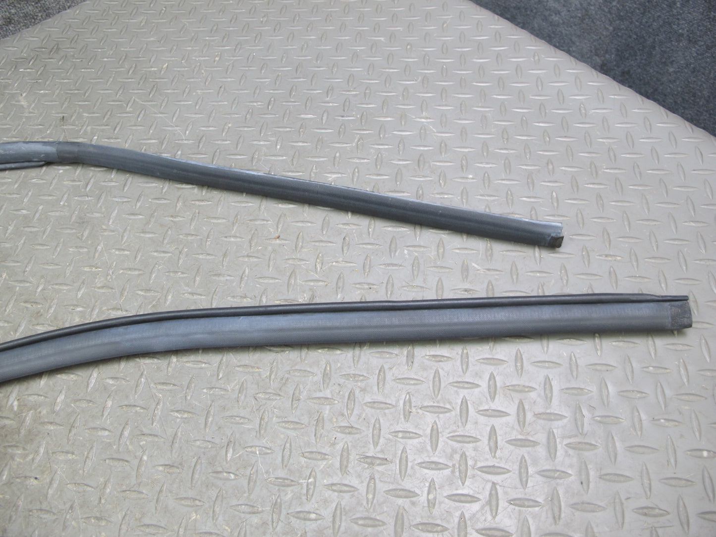10-19 Nissan 370Z Convertible Windshield LET & Right Door Weatherstrip Set OEM
