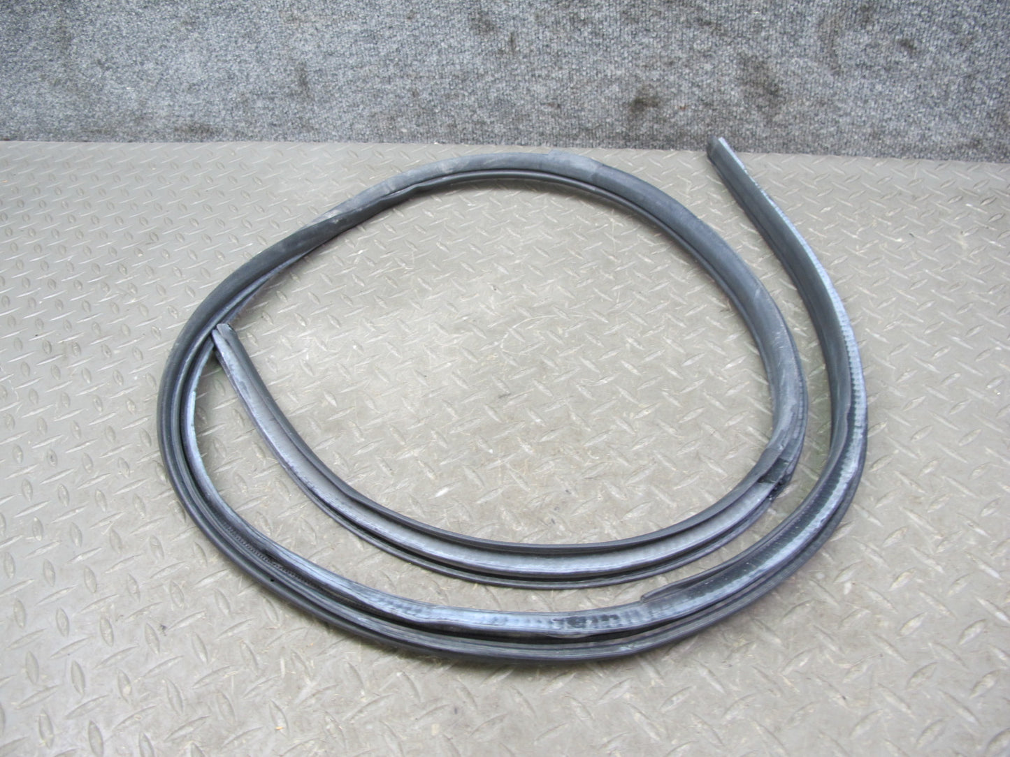 10-19 Nissan 370Z Convertible Windshield LET & Right Door Weatherstrip Set OEM