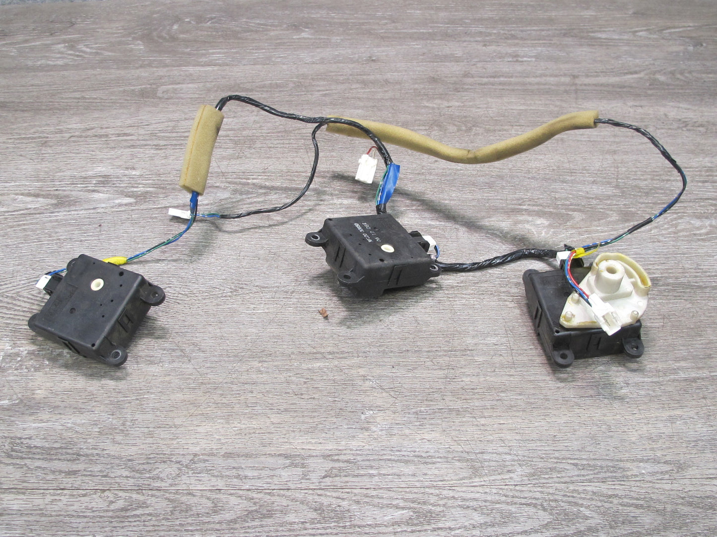 07-08 Nissan 350Z Z33 Coupe Set of 3 A/C Heater Flap Actuator Motor w Wiring OEM