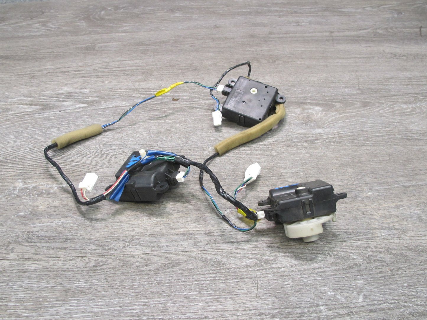 07-08 Nissan 350Z Z33 Coupe Set of 3 A/C Heater Flap Actuator Motor w Wiring OEM
