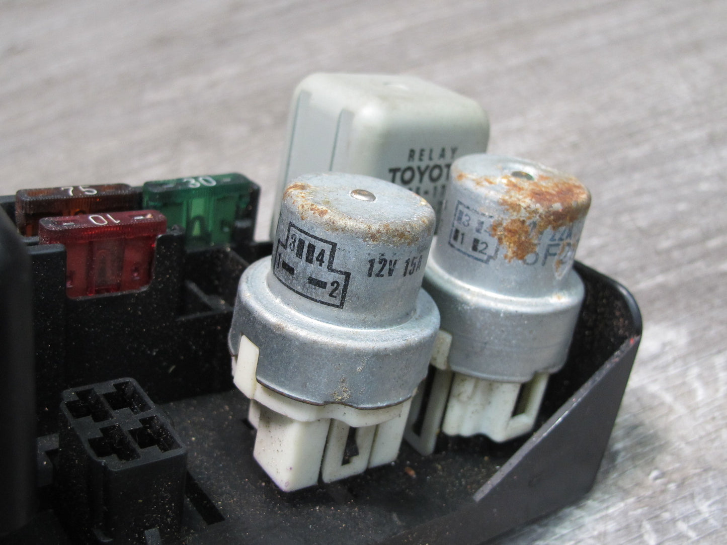 85-86 Toyota MR2 AW15 4AGELC Under Hood Relay Fuse Box OEM