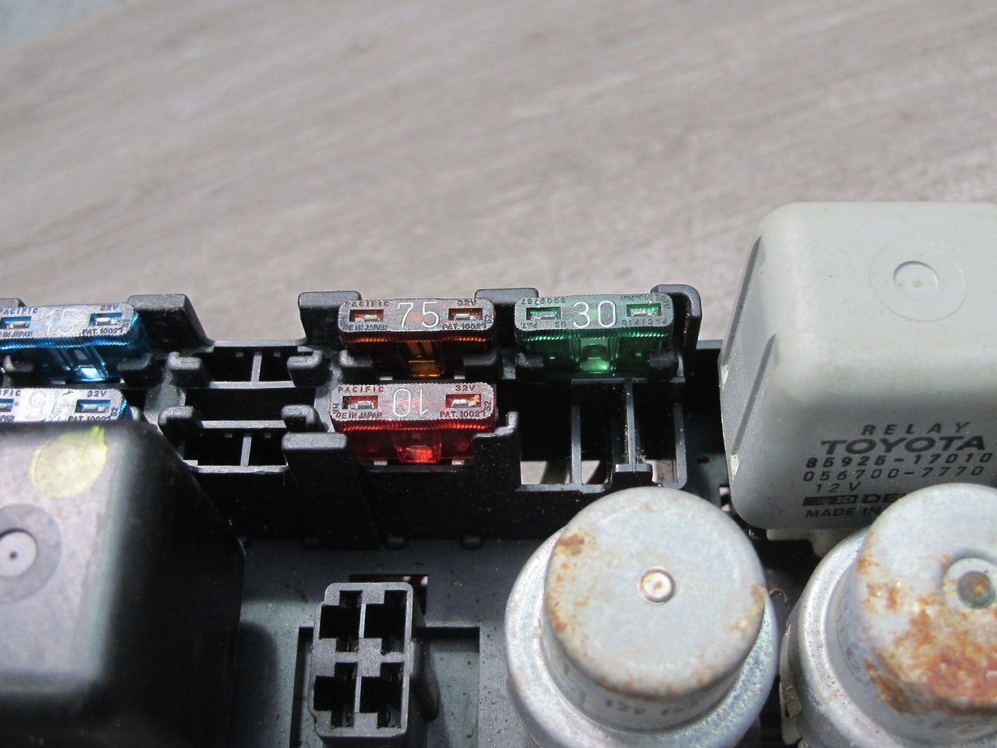 85-86 Toyota MR2 AW15 4AGELC Under Hood Relay Fuse Box OEM