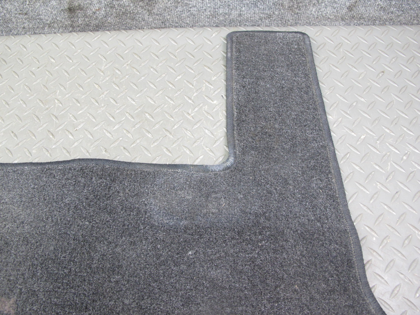 01-05 Lexus JCE10L IS300 Sedan Rear Trunk Floor MAT Carpet Cover OEM