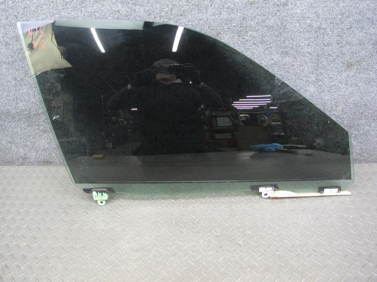01-03 Lexus JCE10L IS300 Front Right Passenger Door Glass Window OEM