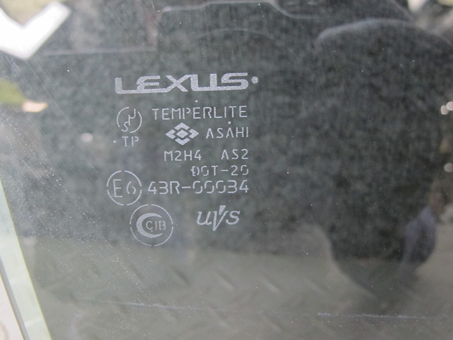 01-03 Lexus JCE10L IS300 Front Right Passenger Door Glass Window OEM