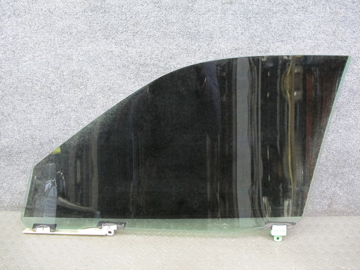 01-03 Lexus JCE10L IS300 Front Right Passenger Door Glass Window OEM
