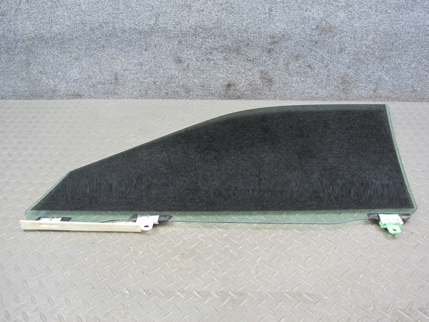 01-03 Lexus JCE10L IS300 Front Right Passenger Door Glass Window OEM