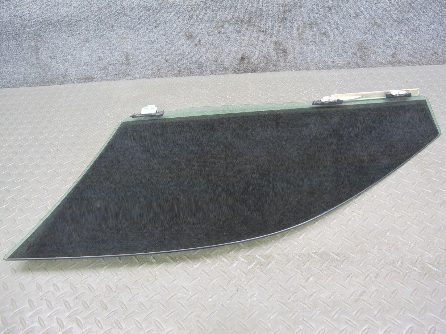 01-03 Lexus JCE10L IS300 Front Right Passenger Door Glass Window OEM