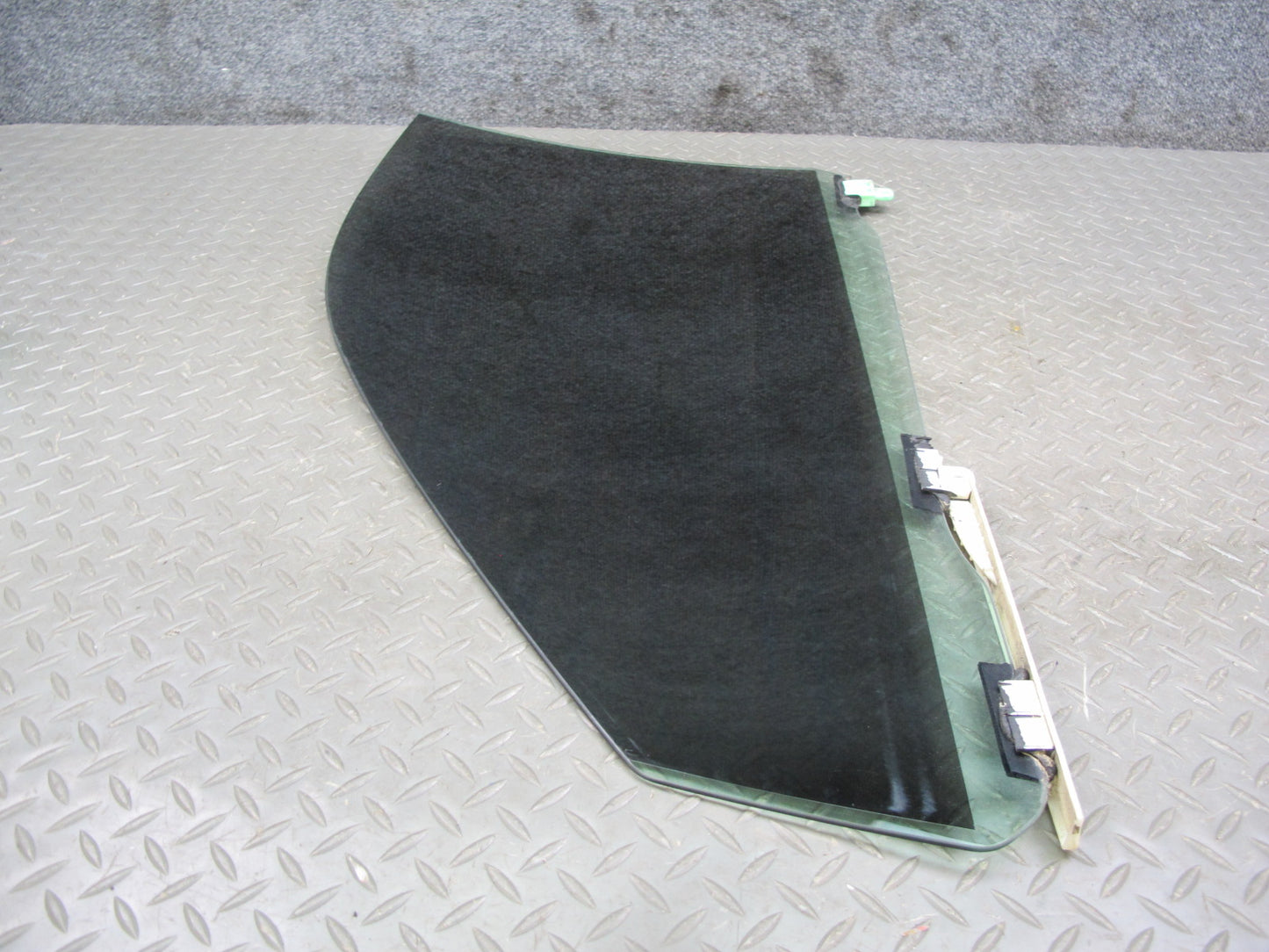 01-03 Lexus JCE10L IS300 Front Right Passenger Door Glass Window OEM