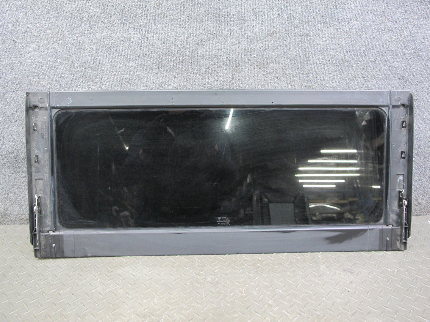 2005-2010 Porsche Cayenne 955 Center Middle Panoramic Roof Glass