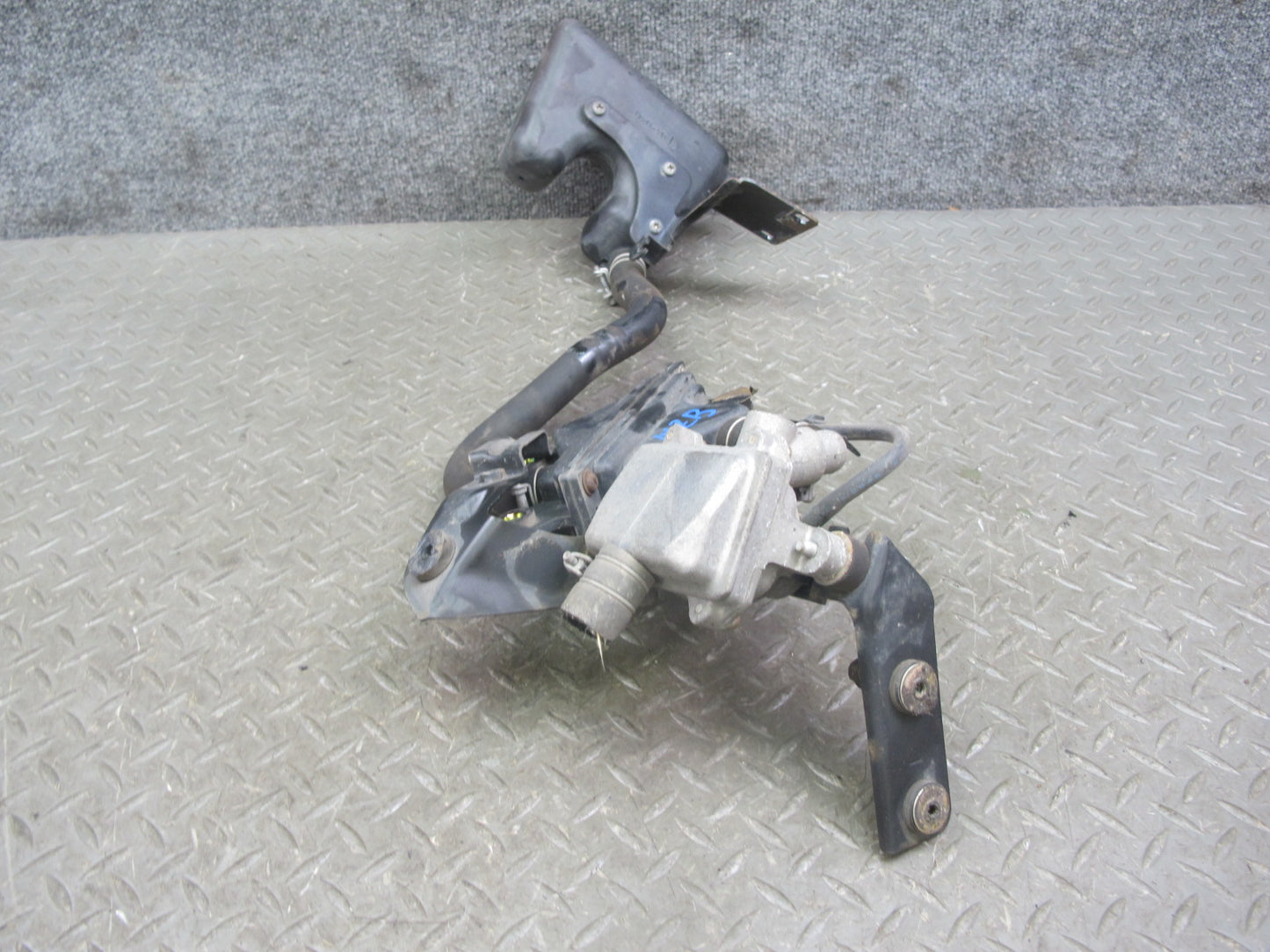 90-92 Nissan Z32 300ZX NON Turbo Left Air Injection Idle Valve w Reservoir OEM