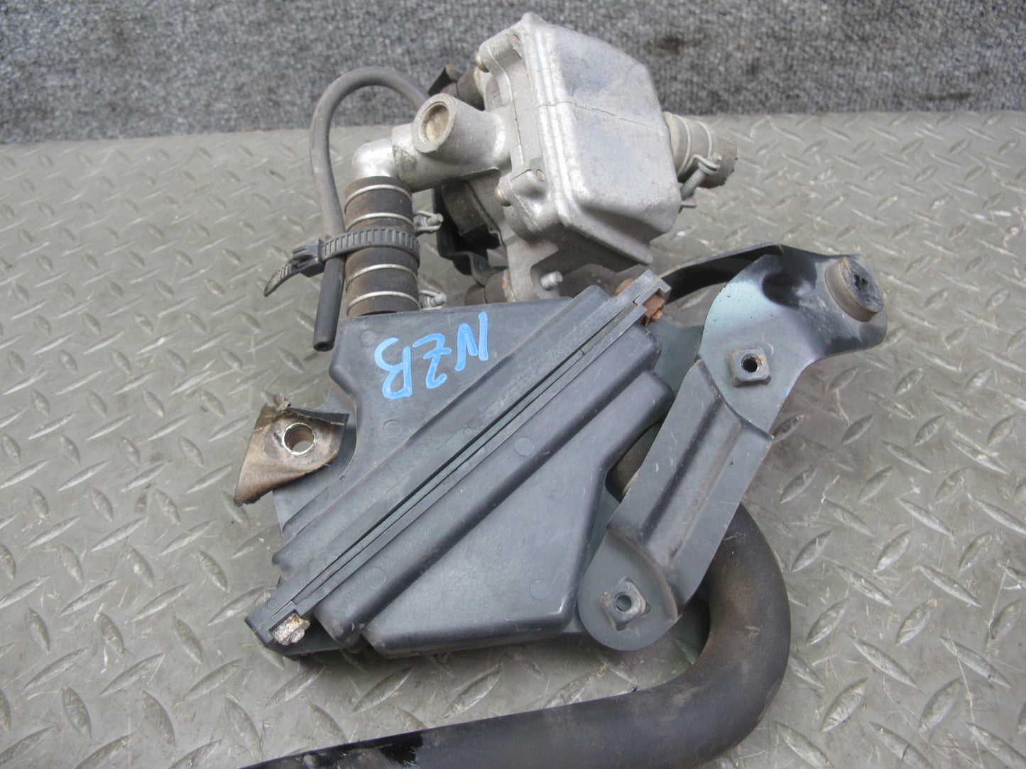 90-92 Nissan Z32 300ZX NON Turbo Left Air Injection Idle Valve w Reservoir OEM