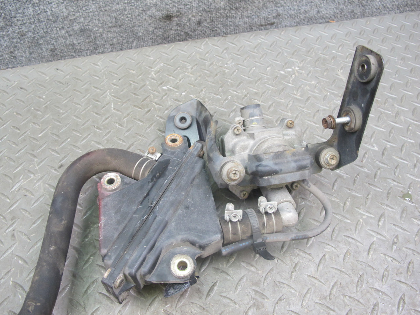 90-92 Nissan Z32 300ZX NON Turbo Left Air Injection Idle Valve w Reservoir OEM