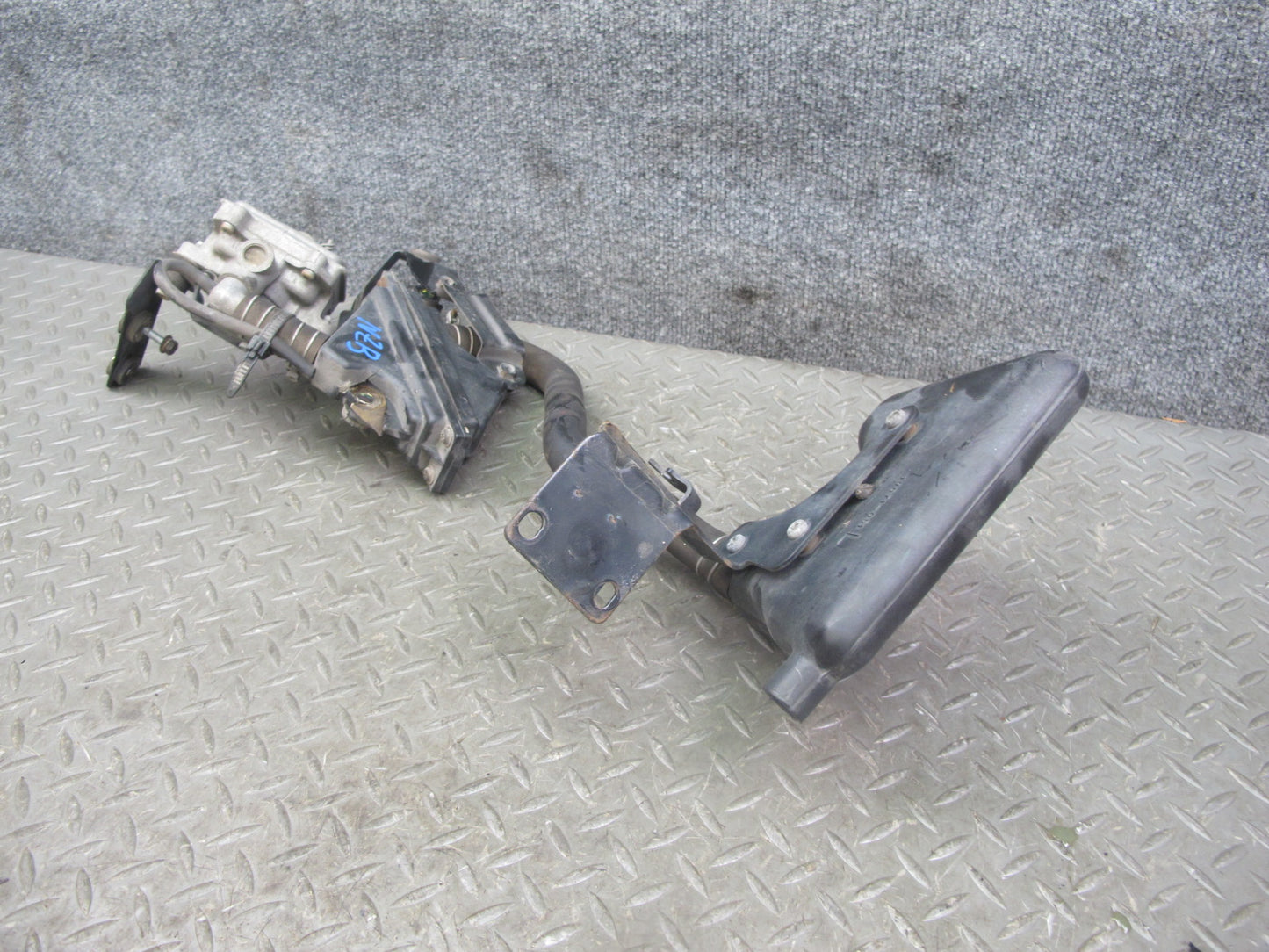 90-92 Nissan Z32 300ZX NON Turbo Left Air Injection Idle Valve w Reservoir OEM