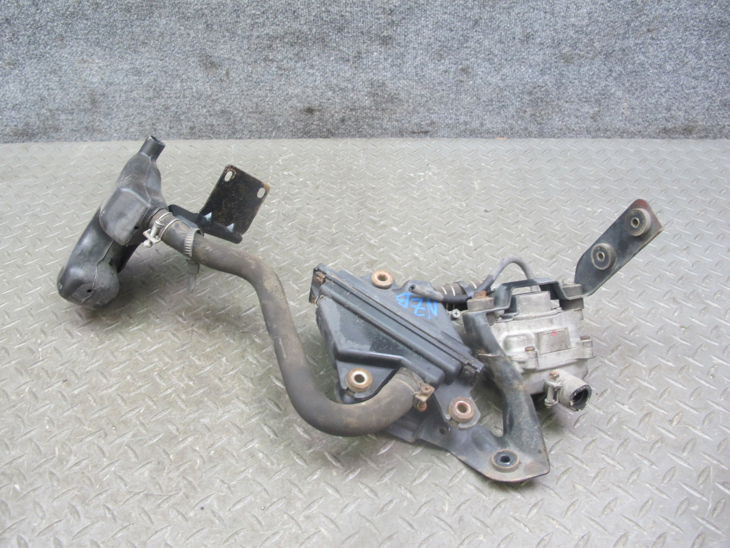 90-92 Nissan Z32 300ZX NON Turbo Right Air Injection Idle Valve w Reservoir OEM
