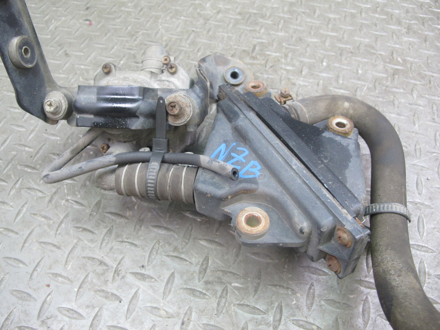 90-92 Nissan Z32 300ZX NON Turbo Right Air Injection Idle Valve w Reservoir OEM
