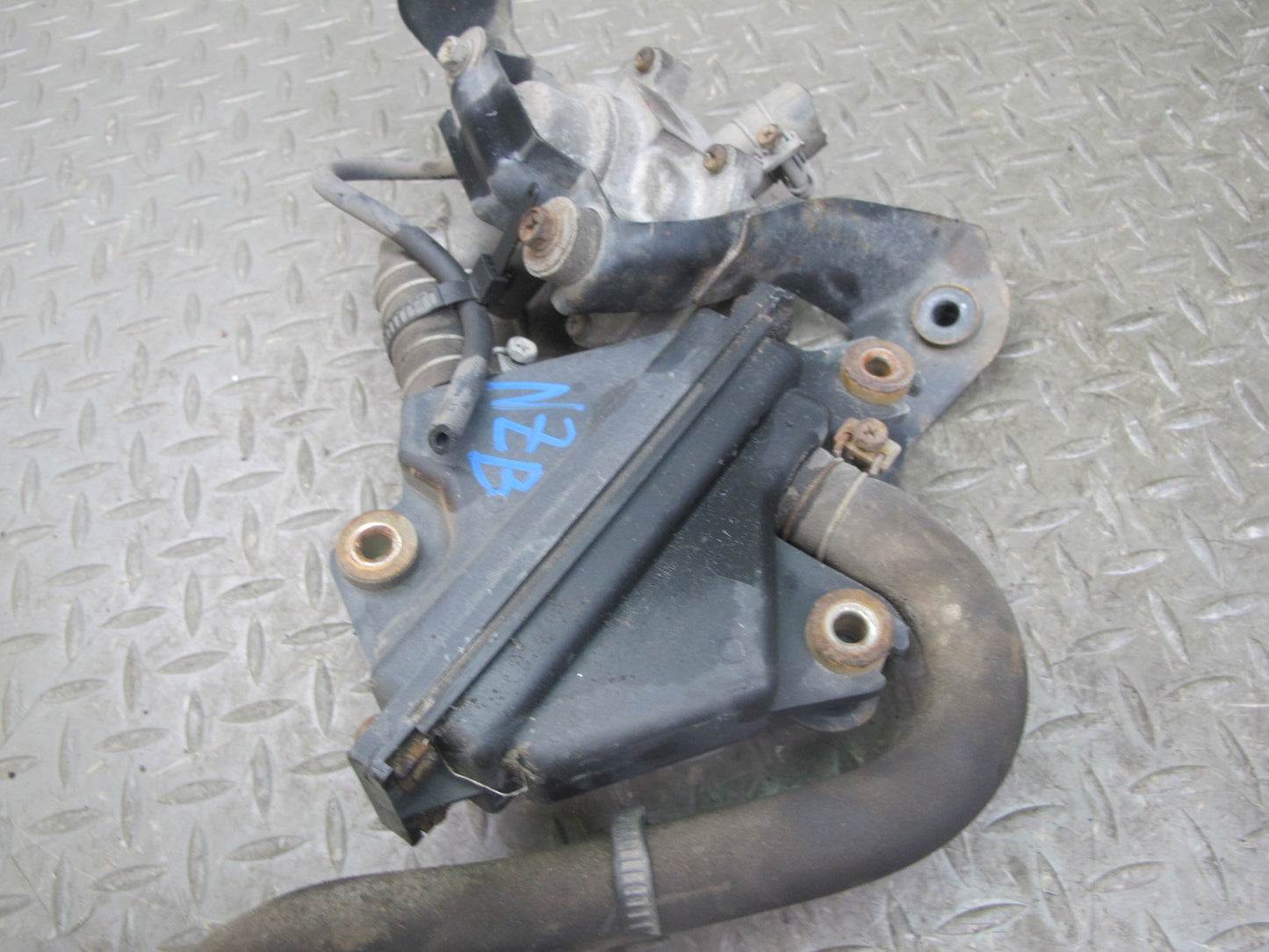 90-92 Nissan Z32 300ZX NON Turbo Right Air Injection Idle Valve w Reservoir OEM