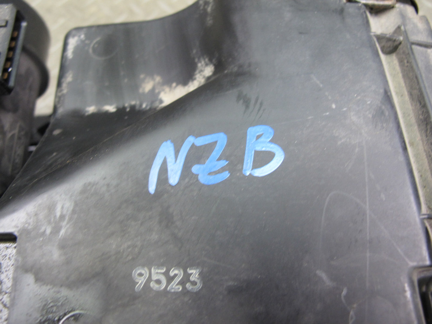 90-91 Nissan Z32 300ZX NON Turbo Air Intake Cleaner Filter Box w MAF Sensor OEM