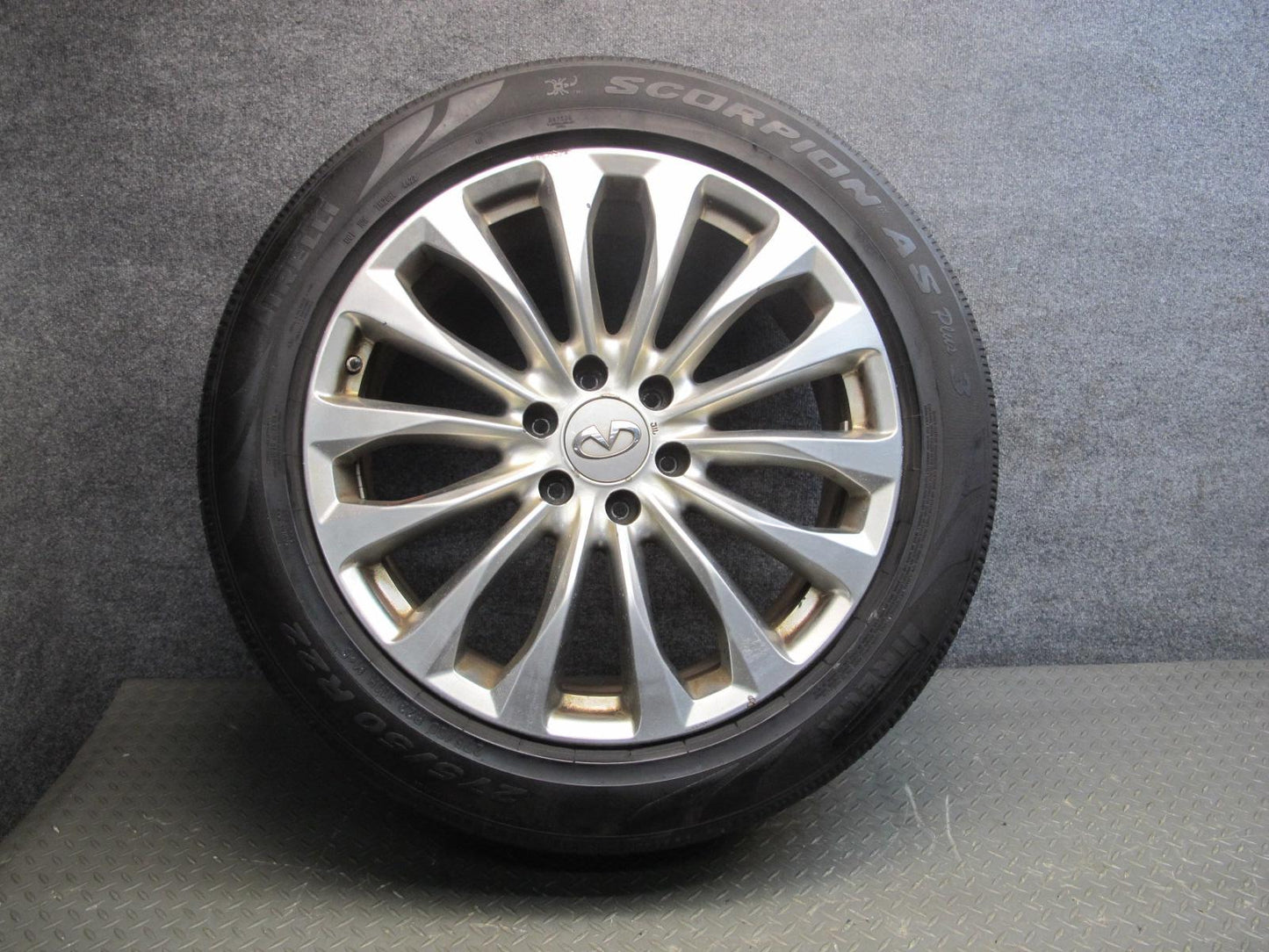 2015-2017 Infiniti QX80 Factory R22" Wheel Rim 22x8J ET30 W/ Tire 275/50